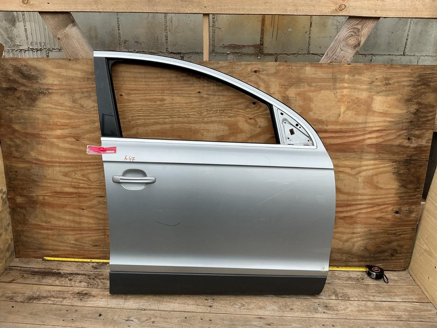 2007 - 2015 Audi Q7 3.6 Premium Front Right Passenger Side Door Shell OEM.