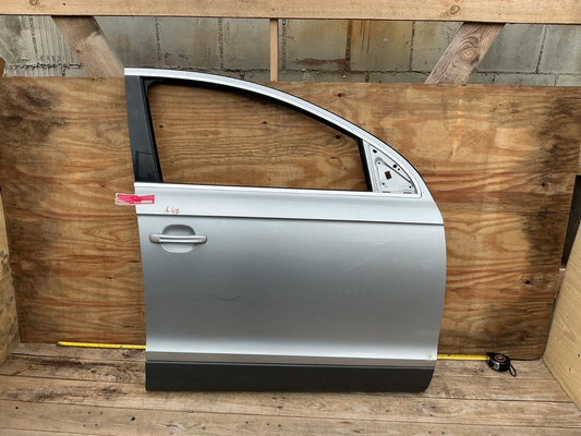 2007 - 2015 Audi Q7 3.6 Premium Front Right Passenger Side Door Shell OEM.