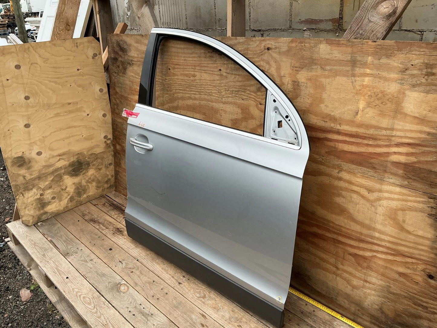 2007 - 2015 Audi Q7 3.6 Premium Front Right Passenger Side Door Shell OEM