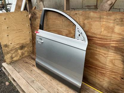2007 - 2015 Audi Q7 3.6 Premium Front Right Passenger Side Door Shell OEM