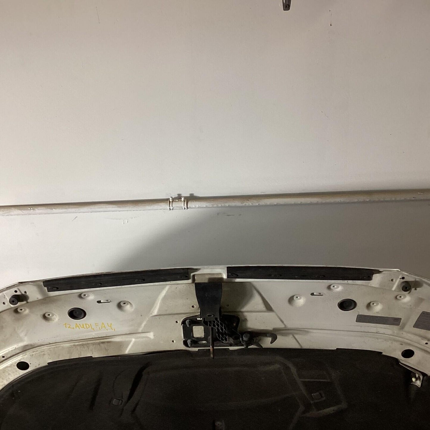 2009-2012 AUDI A4 2.0T PREMIUM SERIES HOOD COVER PANEL SHELL 077010542A OEM .