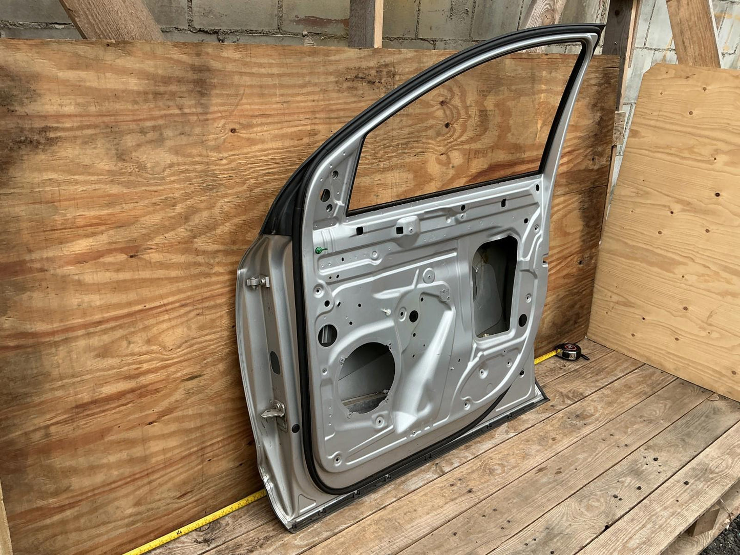 2007 - 2015 Audi Q7 3.6 Premium Front Right Passenger Side Door Shell OEM