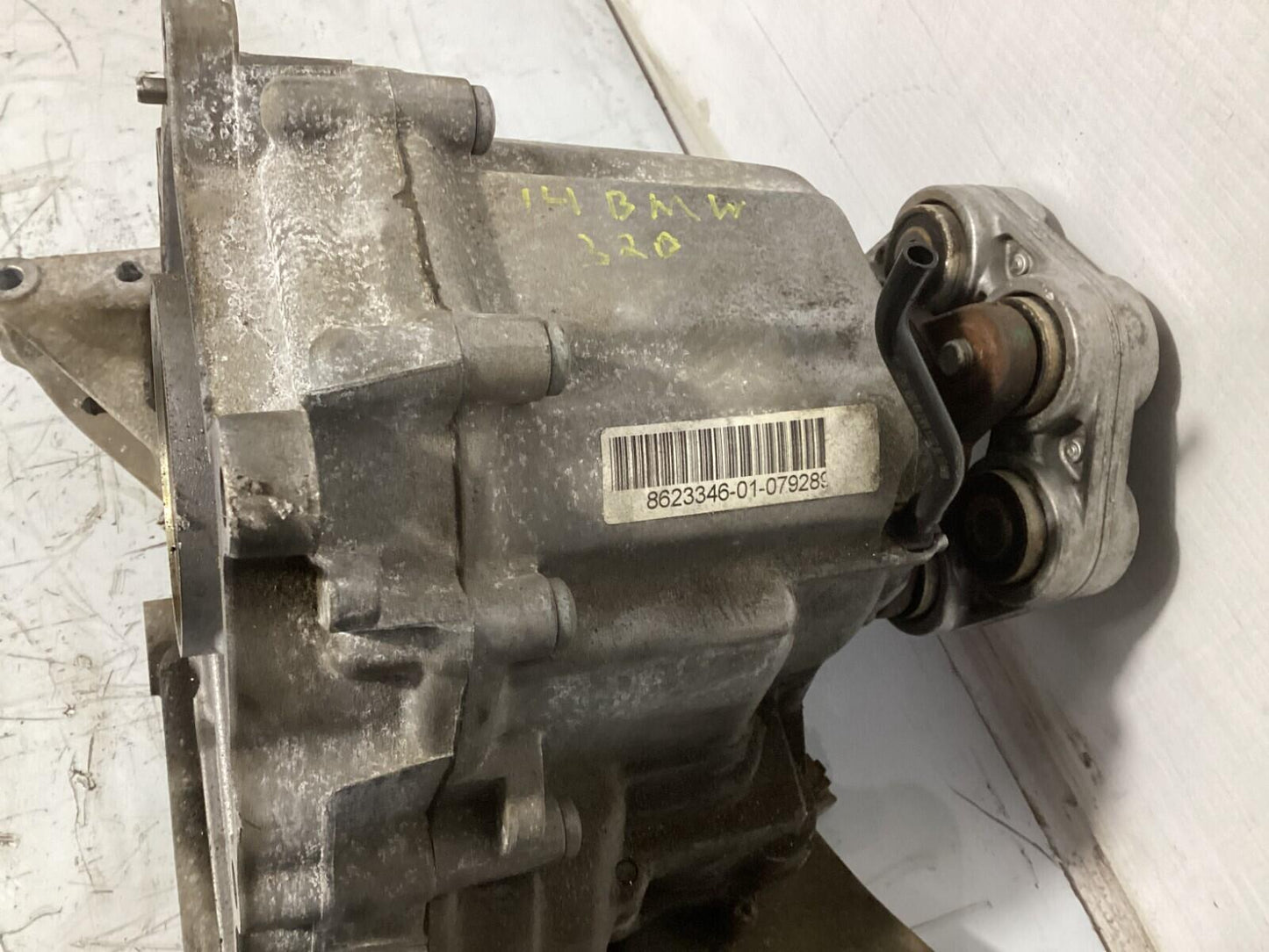 2007-2014 BMW 320i xdrive AWD TRANSMISSION TRANSFER CASE OEM.