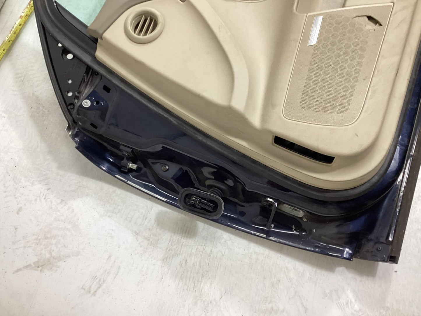 2008-2010 AUDI A6 FRONT RIGHT PASSENGER SIDE COMPLETE DOOR SHELL W/ GLASS OEM .