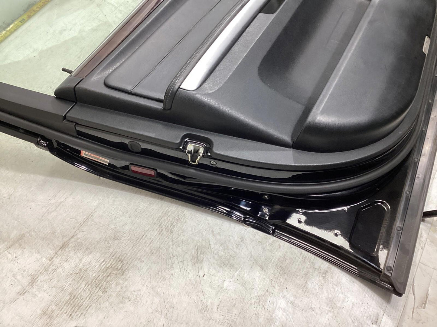 2009-2015 MERCEDES GL350 FRONT LEFT DRIVER DOOR SHELL COVER W/ WINDOW GLASS OEM.