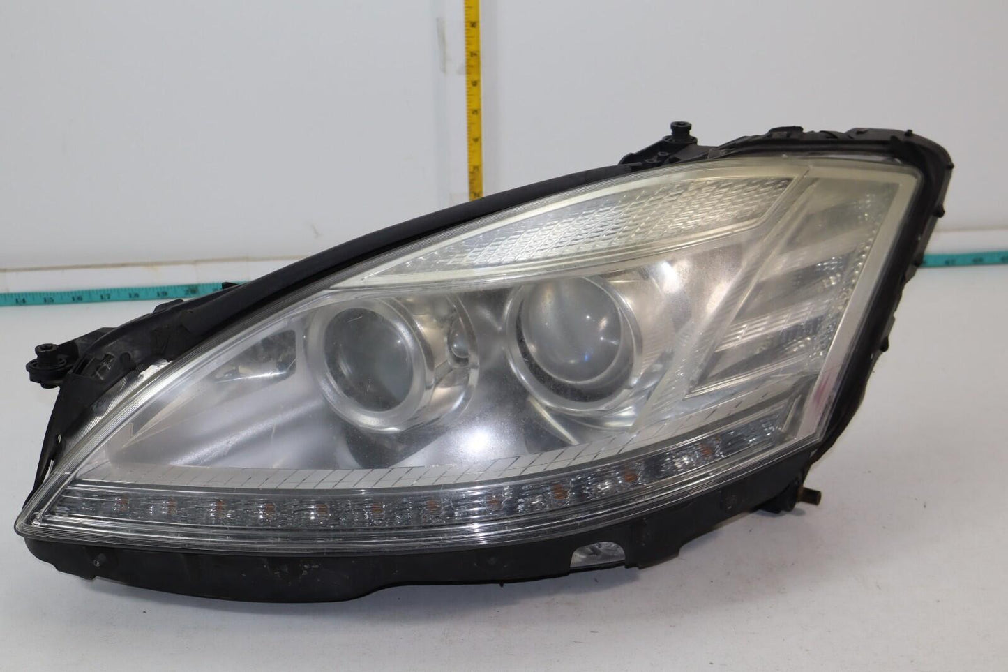 2010-2013 Mercedes-Benz Front Left Driver Side Headlight S500 A2218202539 OEM