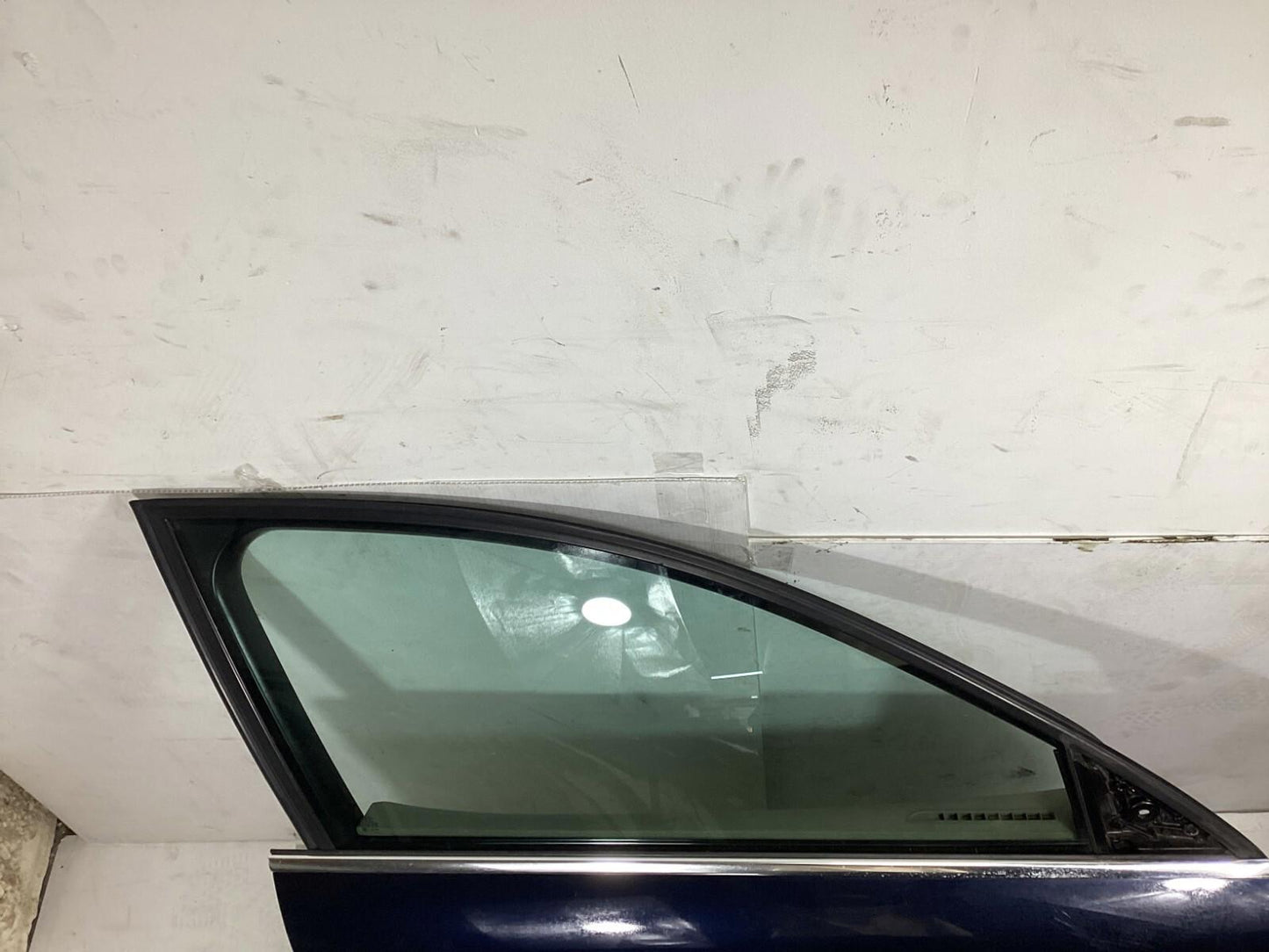2008-2010 AUDI A6 FRONT RIGHT PASSENGER SIDE COMPLETE DOOR SHELL W/ GLASS OEM .