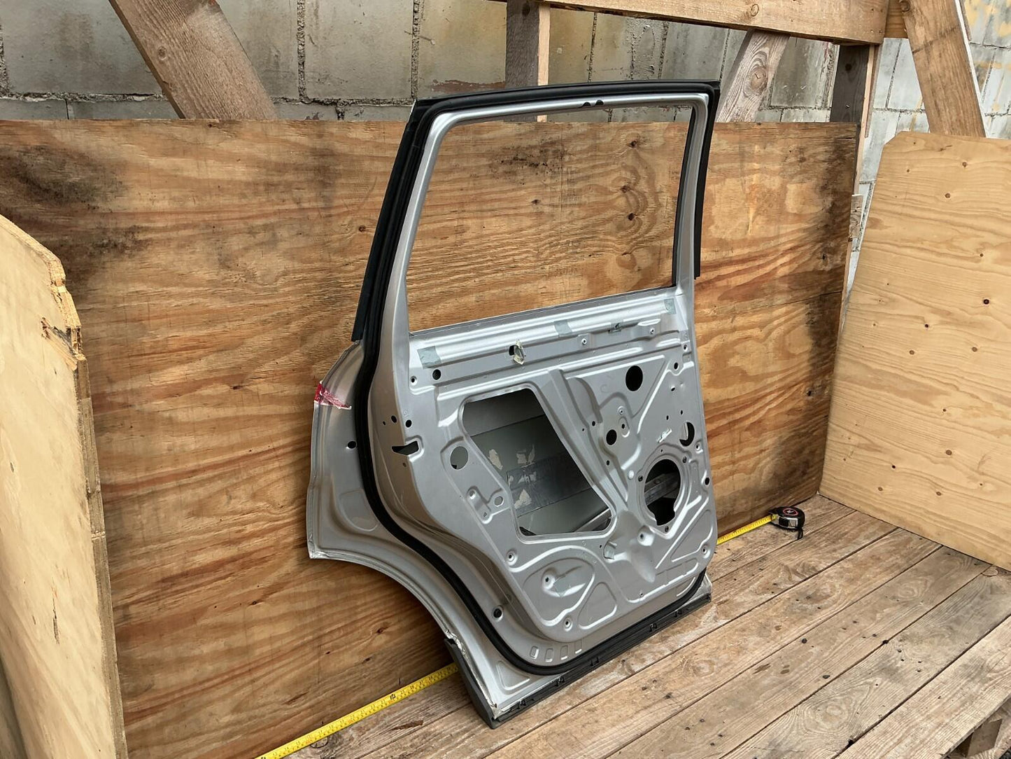 2007 - 2015 Audi Q7 3.6 Premium Rear Left Driver Side Door Shell OEM.