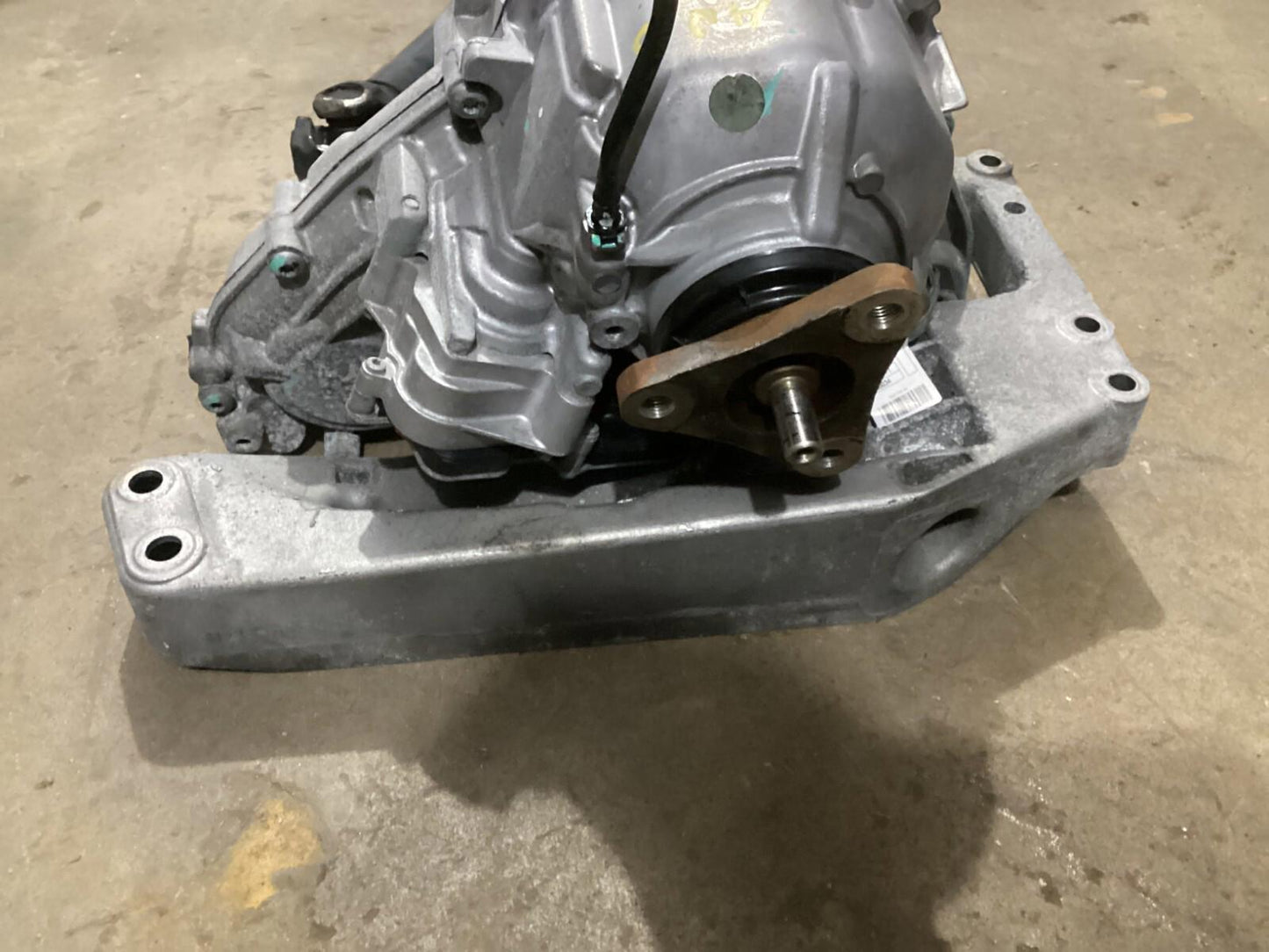2012 - 2017 BMW X3 F25 Transfer Case Automatic w/ Driveshaft Propeller OEM