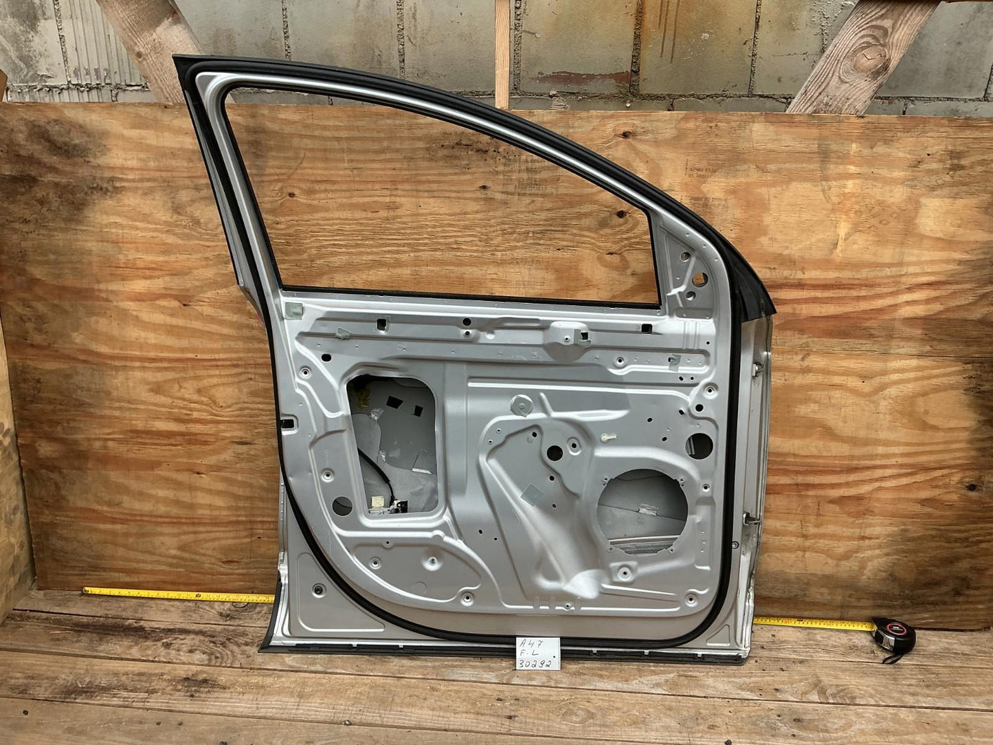 2007 - 2015 Audi Q7 3.6 Premium Front Left Driver Side Door Shell OEM
