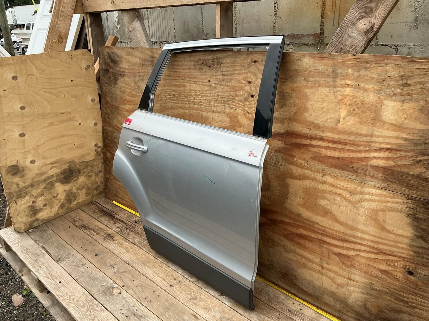 2007 - 2015 Audi Q7 3.6 Premium Rear Right Passenger Side Door Shell OEM.