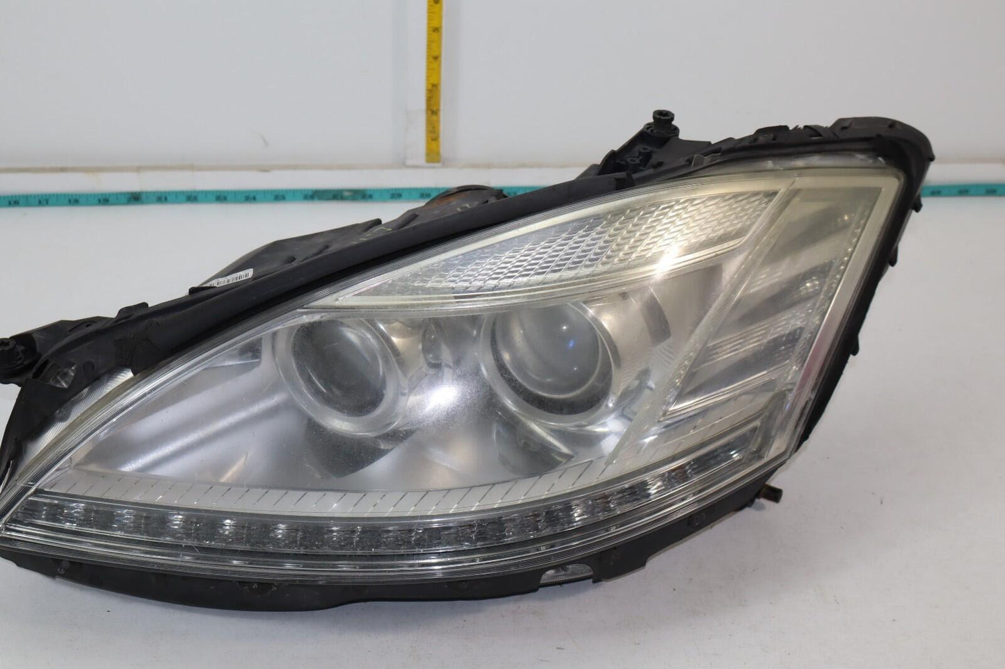 2010-2013 Mercedes-Benz Front Left Driver Side Headlight S500 A2218202539 OEM