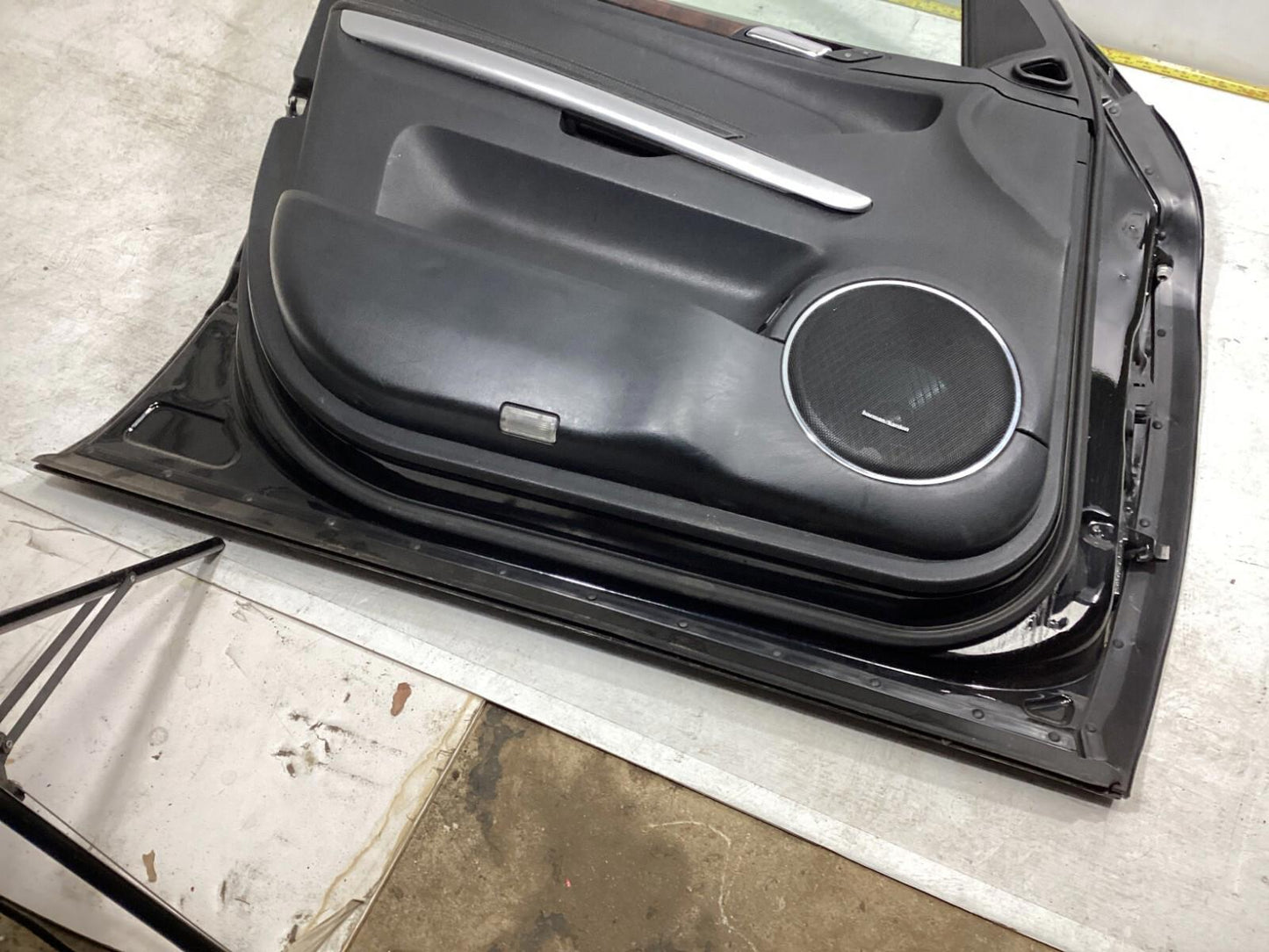 2009-2015 MERCEDES GL350 FRONT LEFT DRIVER DOOR SHELL COVER W/ WINDOW GLASS OEM.