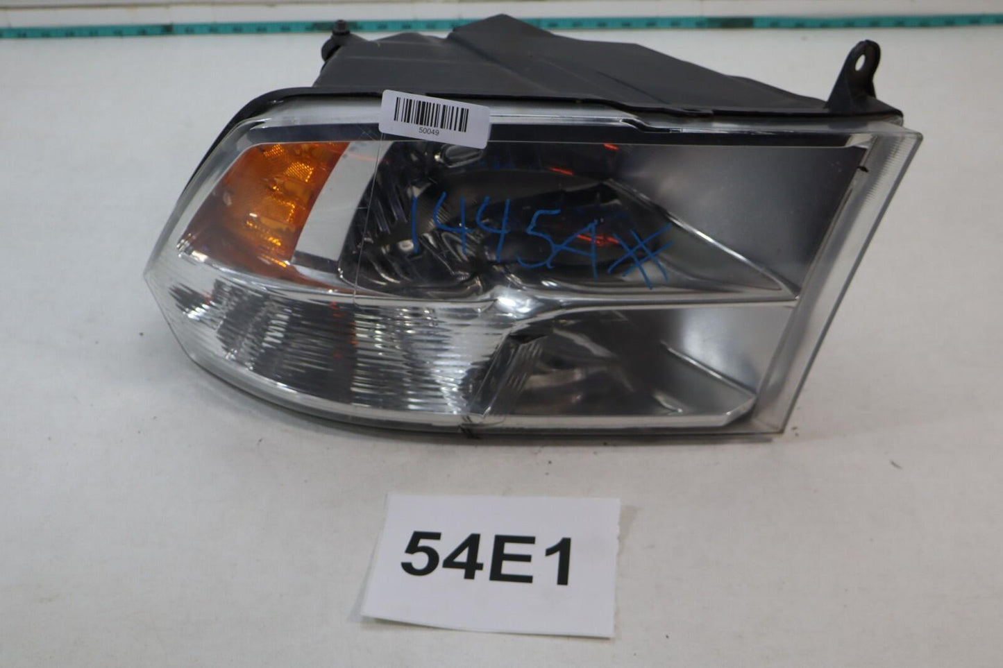 2009-2018 Dodge Ram 1500 2500 3500 Right Passenger Side Headlight 300238AA OEM