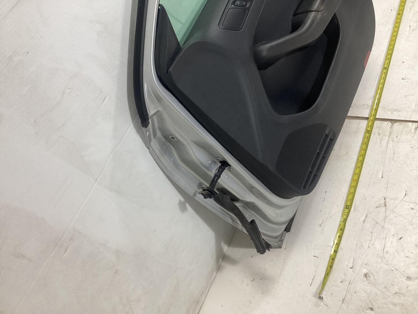 2011 - 2018 Volkswagen Jetta Front Right Side Door W/ Door Panel / Window OEM .
