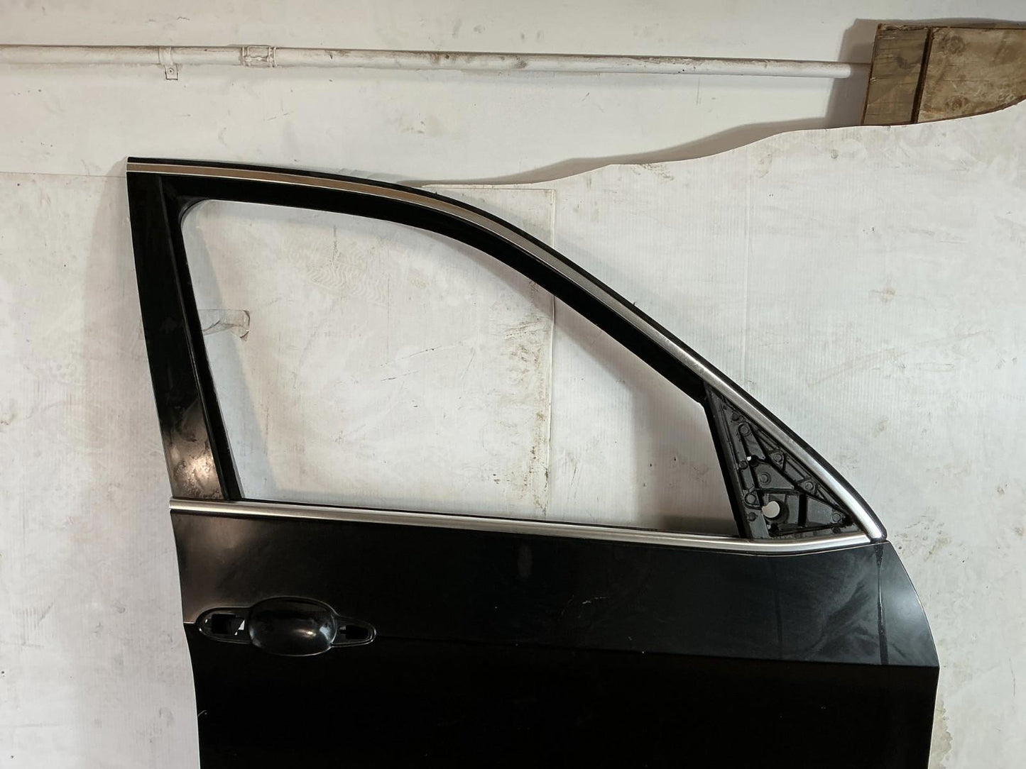 2007 - 2013 BMW X5 xDrive50i Front Right Passenger Side Door Shell Panel OEM.