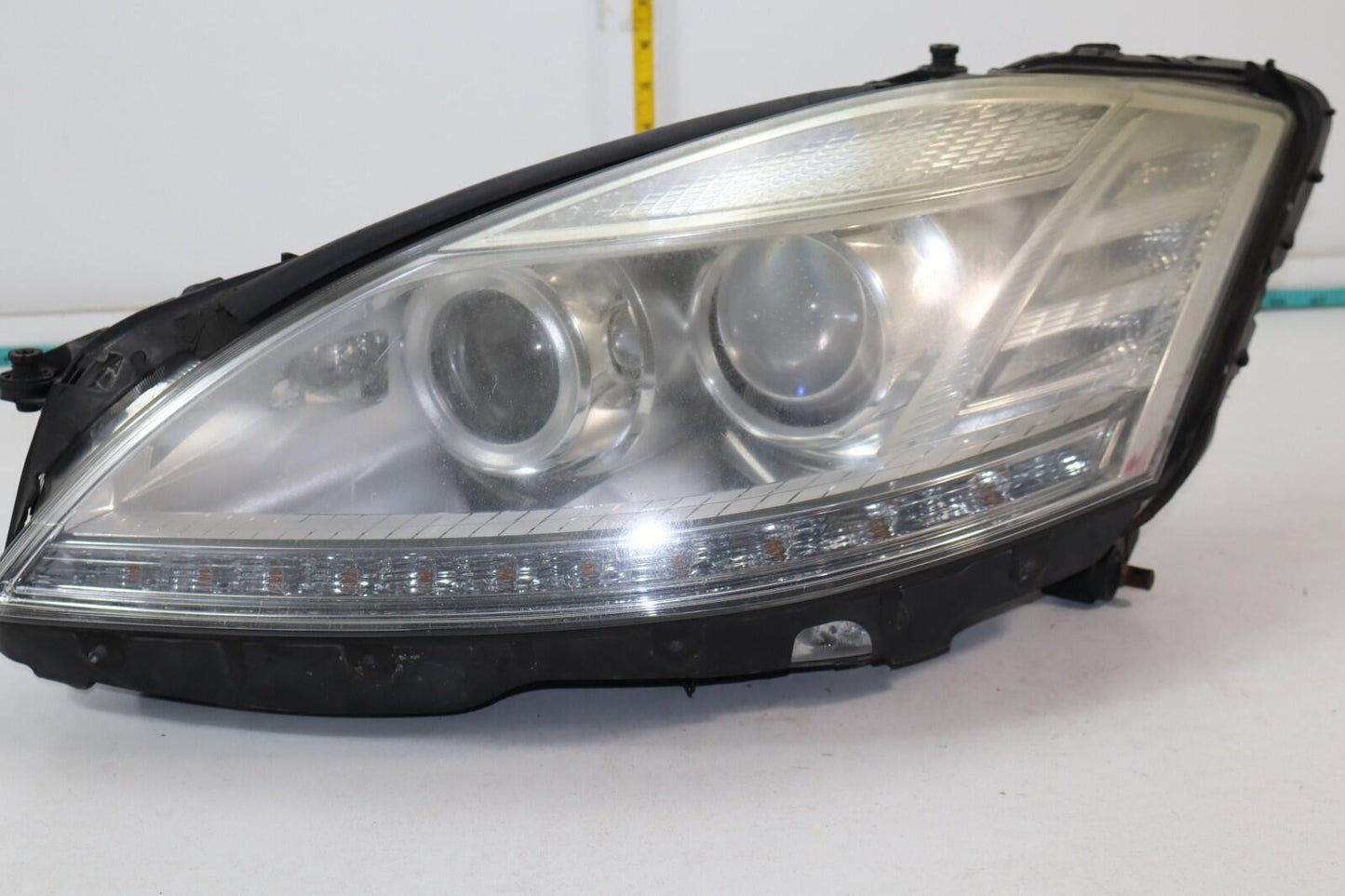 2010-2013 Mercedes-Benz Front Left Driver Side Headlight S500 A2218202539 OEM