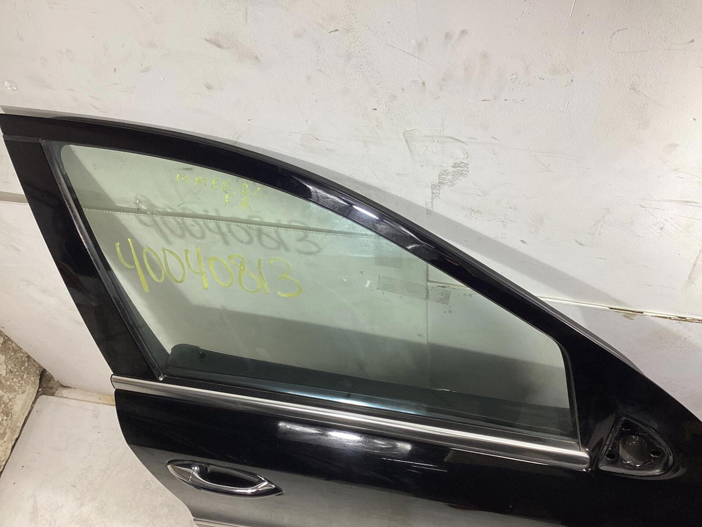2008 - 2012 Mercedes Benz GL550 Right Front Door Shell w/ Window Glass OEM .