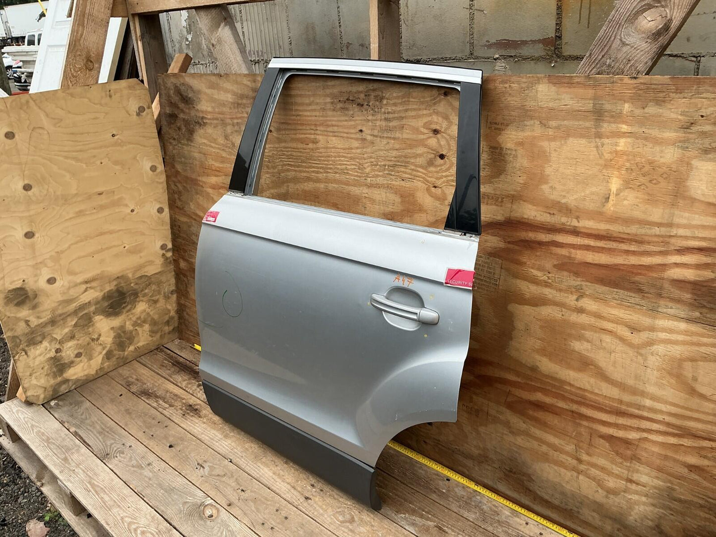 2007 - 2015 Audi Q7 3.6 Premium Rear Left Driver Side Door Shell OEM.