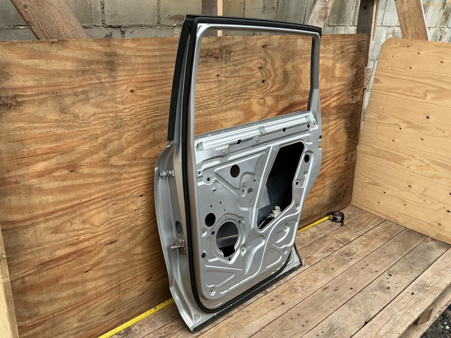 2007 - 2015 Audi Q7 3.6 Premium Rear Right Passenger Side Door Shell OEM.