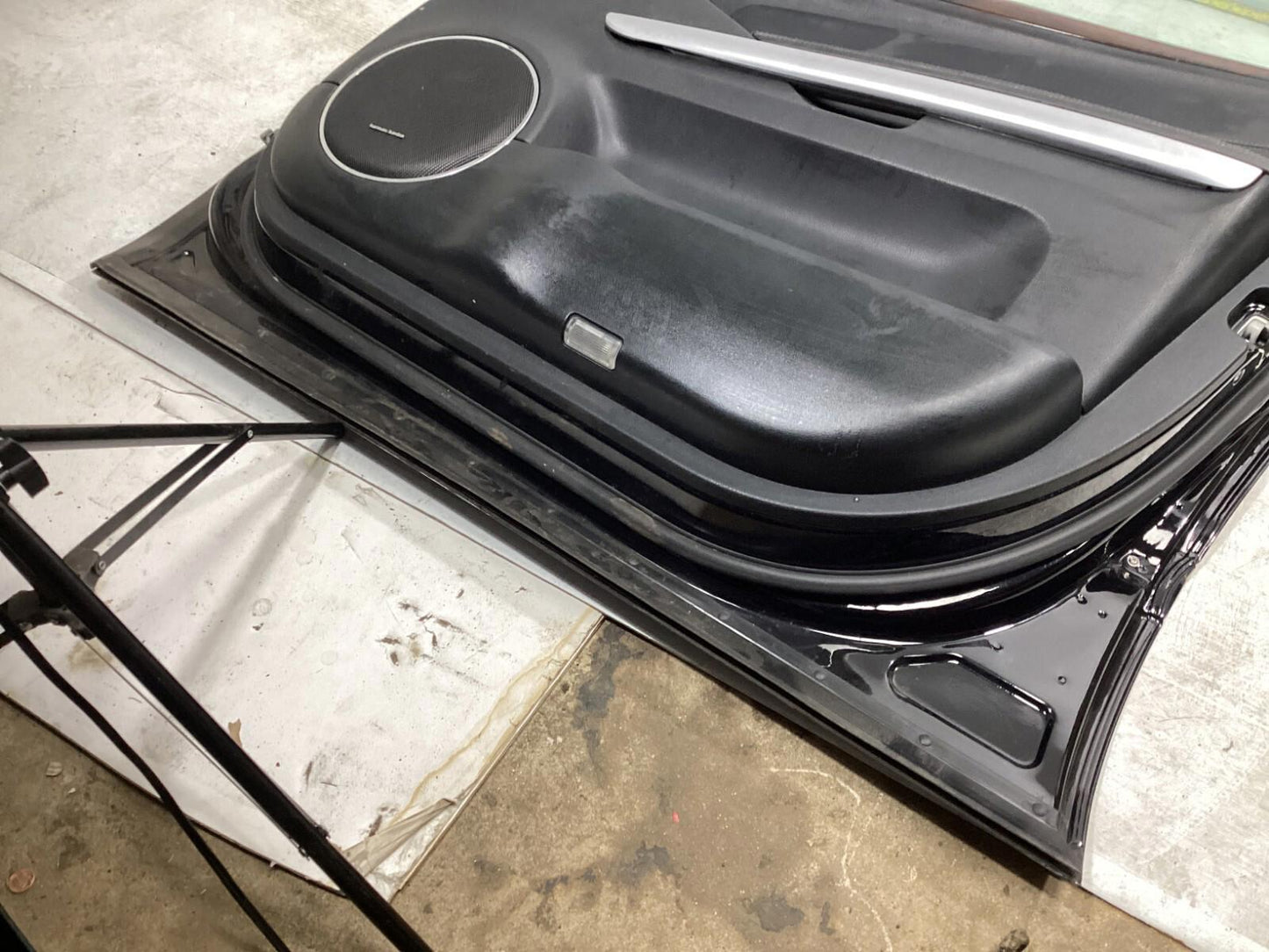 2008 - 2012 Mercedes Benz GL550 Right Front Door Shell w/ Window Glass OEM .