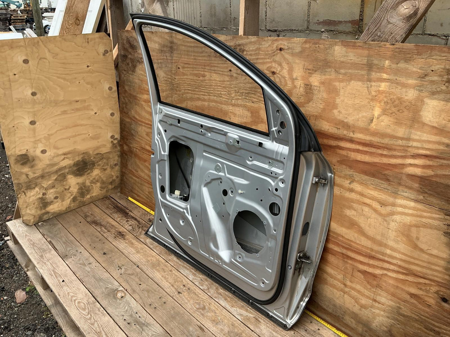 2007 - 2015 Audi Q7 3.6 Premium Front Left Driver Side Door Shell OEM