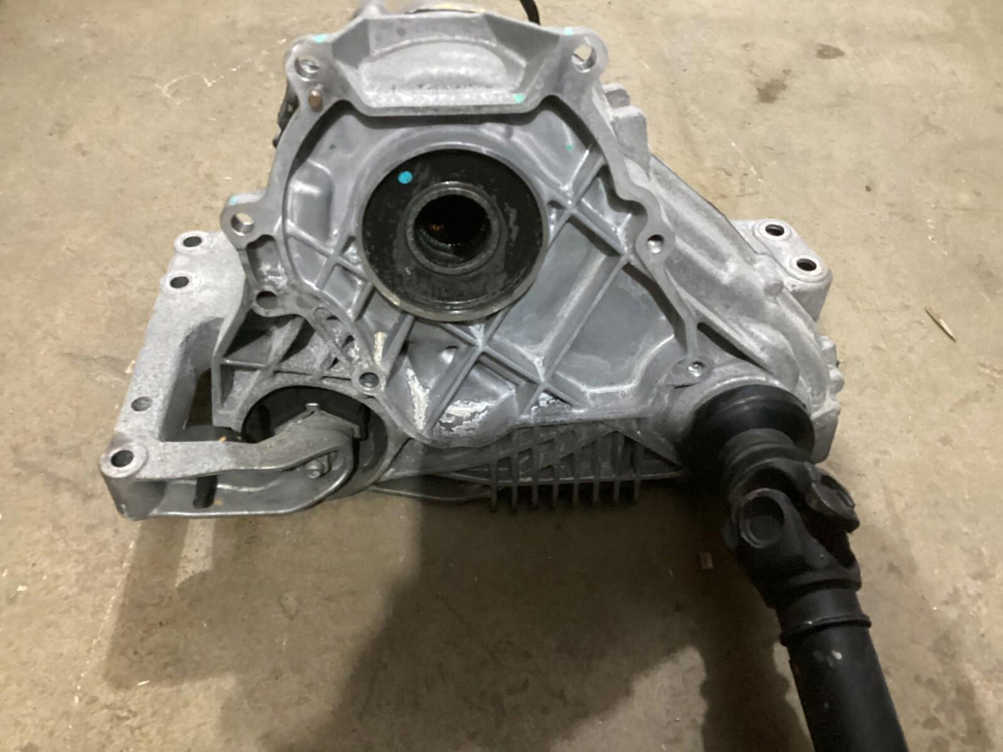 2012 - 2017 BMW X3 F25 Transfer Case Automatic w/ Driveshaft Propeller OEM