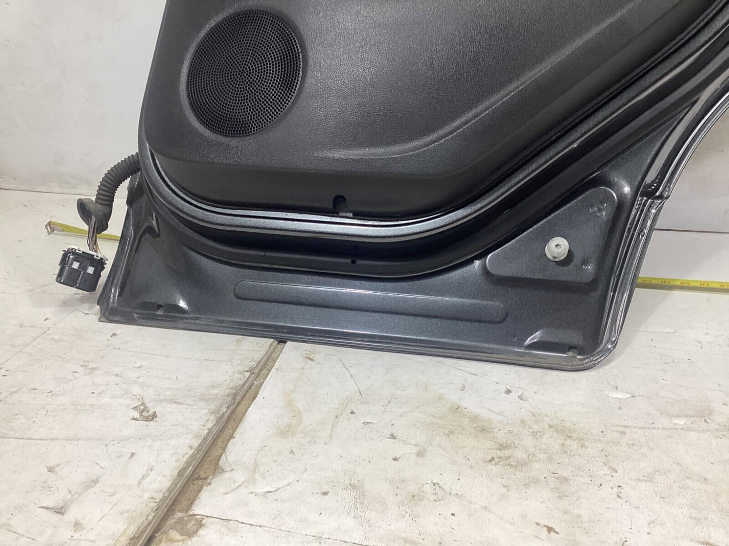 2013-2019 FORD ESCAPE REAR RIGHT PASSENGER SIDE COMLETE DOOR W/ DOOR PANEL OEM.