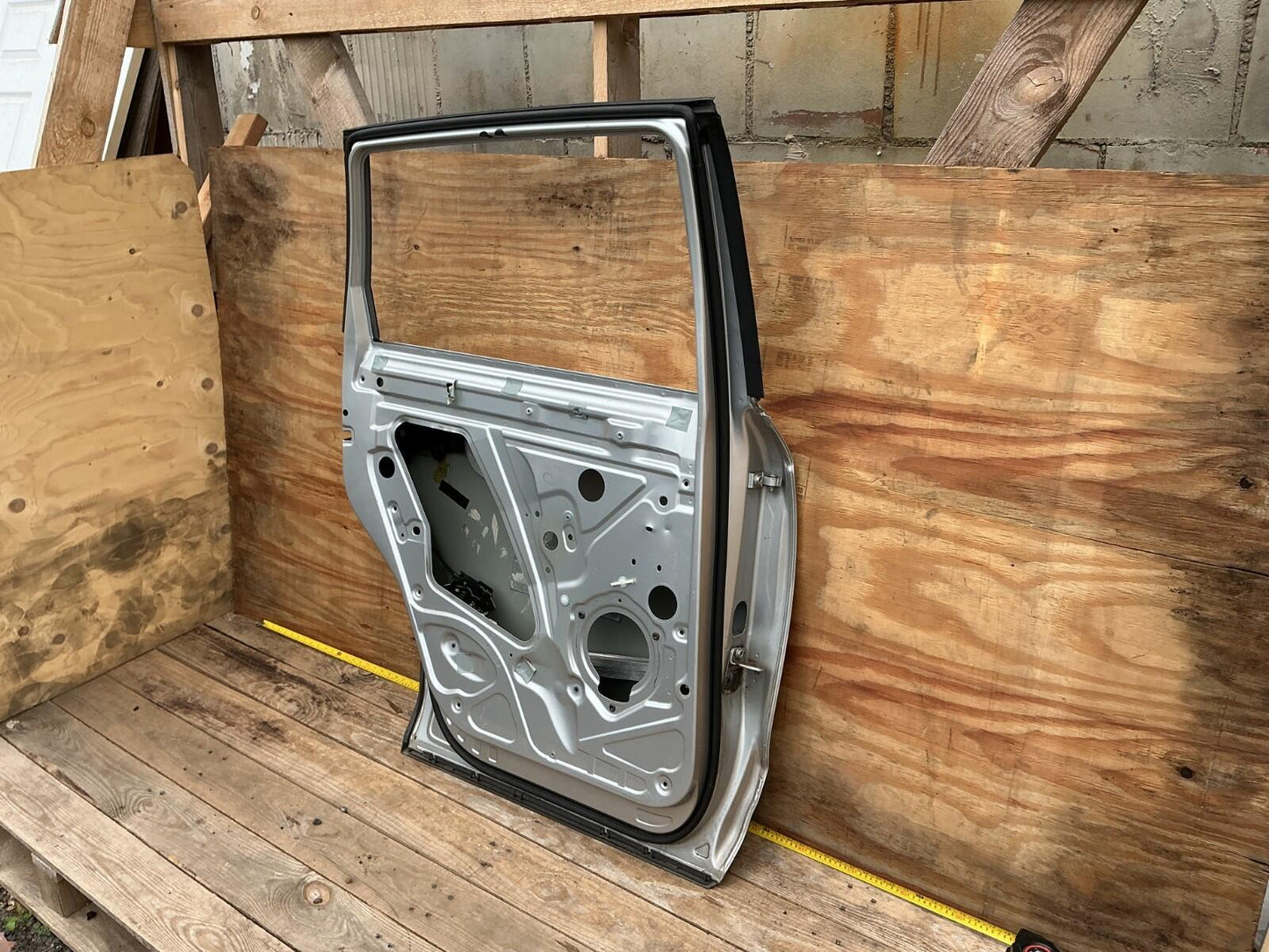 2007 - 2015 Audi Q7 3.6 Premium Rear Left Driver Side Door Shell OEM.