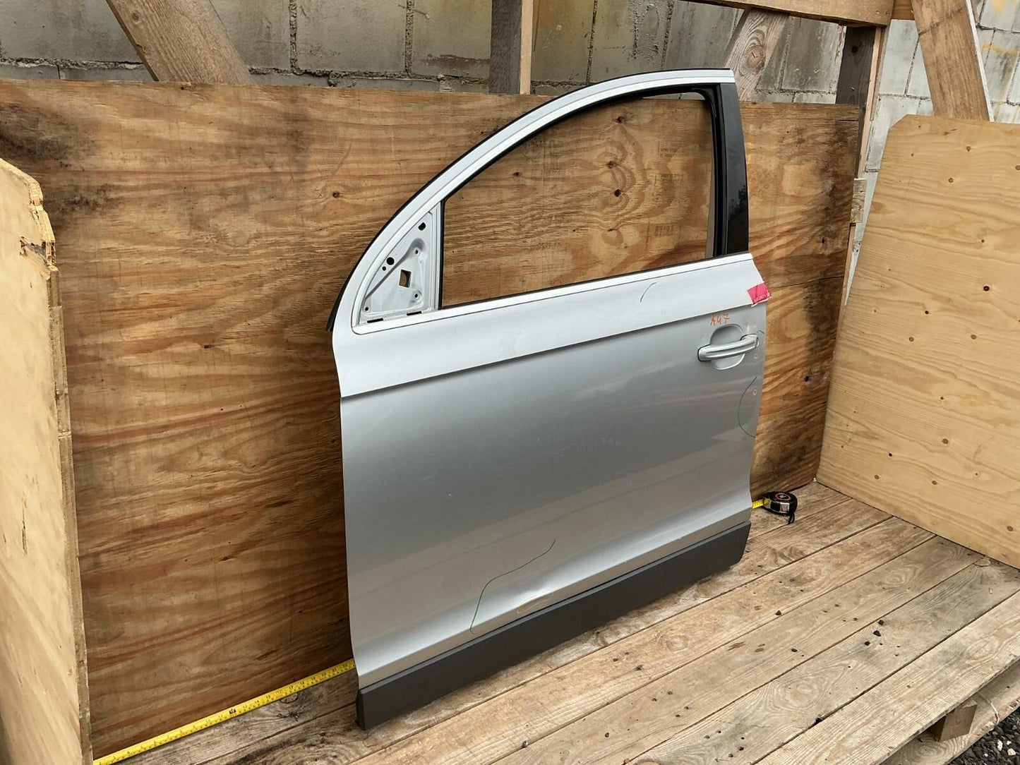 2007 - 2015 Audi Q7 3.6 Premium Front Left Driver Side Door Shell OEM.