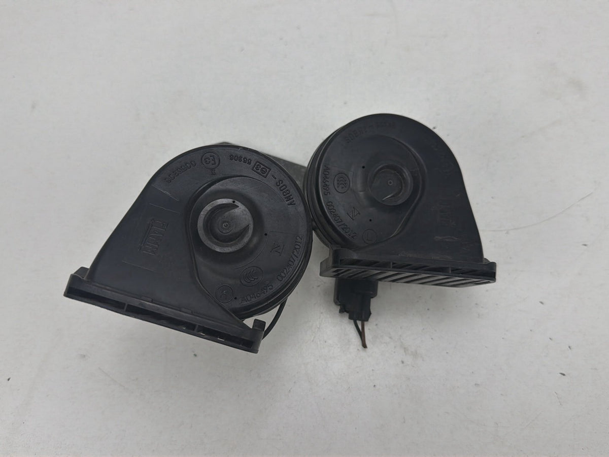 2011-2016 Chevrolet Cruze J300 Low & High Pitch Tone Horn Set AO46495 OEM