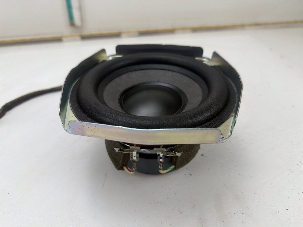 2007-2014 GMC DENALI GMT900 Center Console Audi Radio Bose Subwoofer Speaker OEM