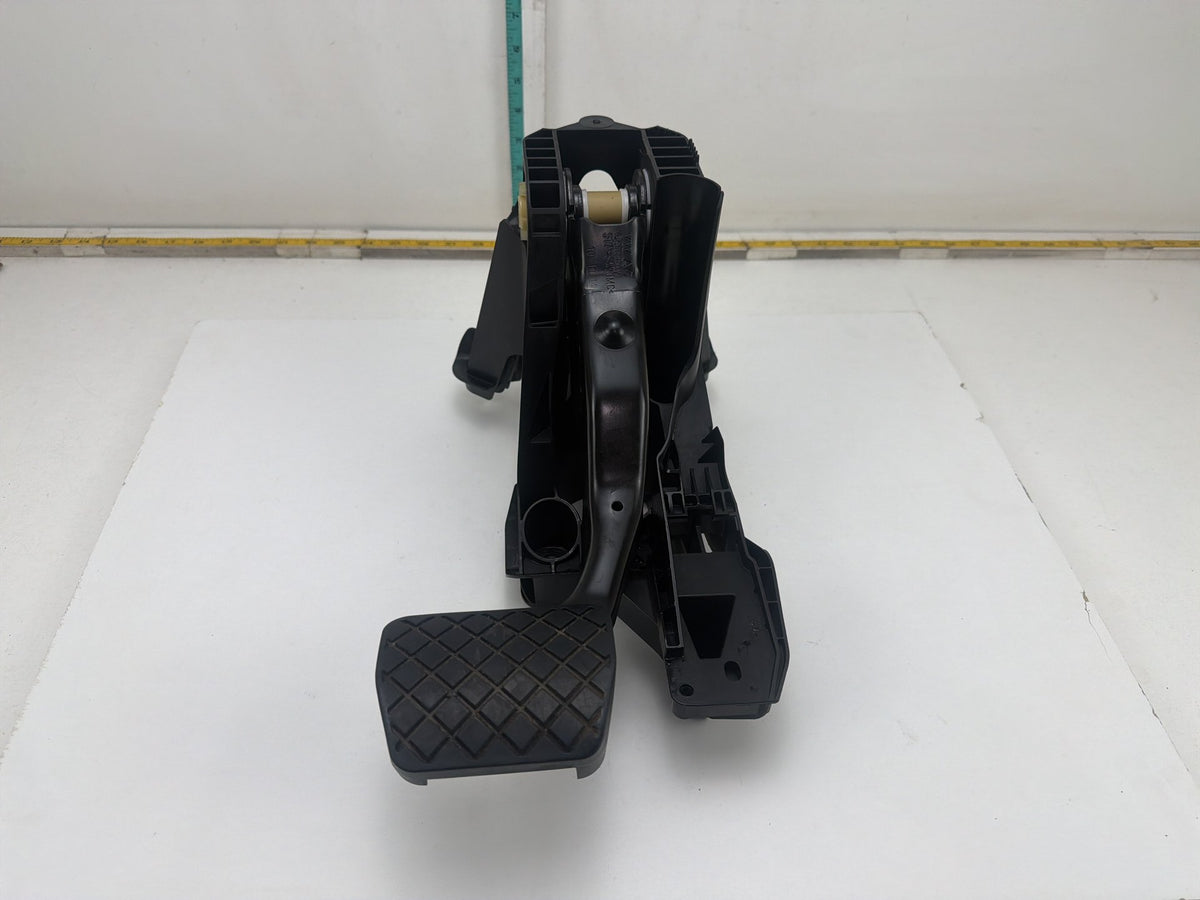 2015-2020 Audi A3 Brake Stop Pedal w/ Bracket Support 5Q1721117E OEM