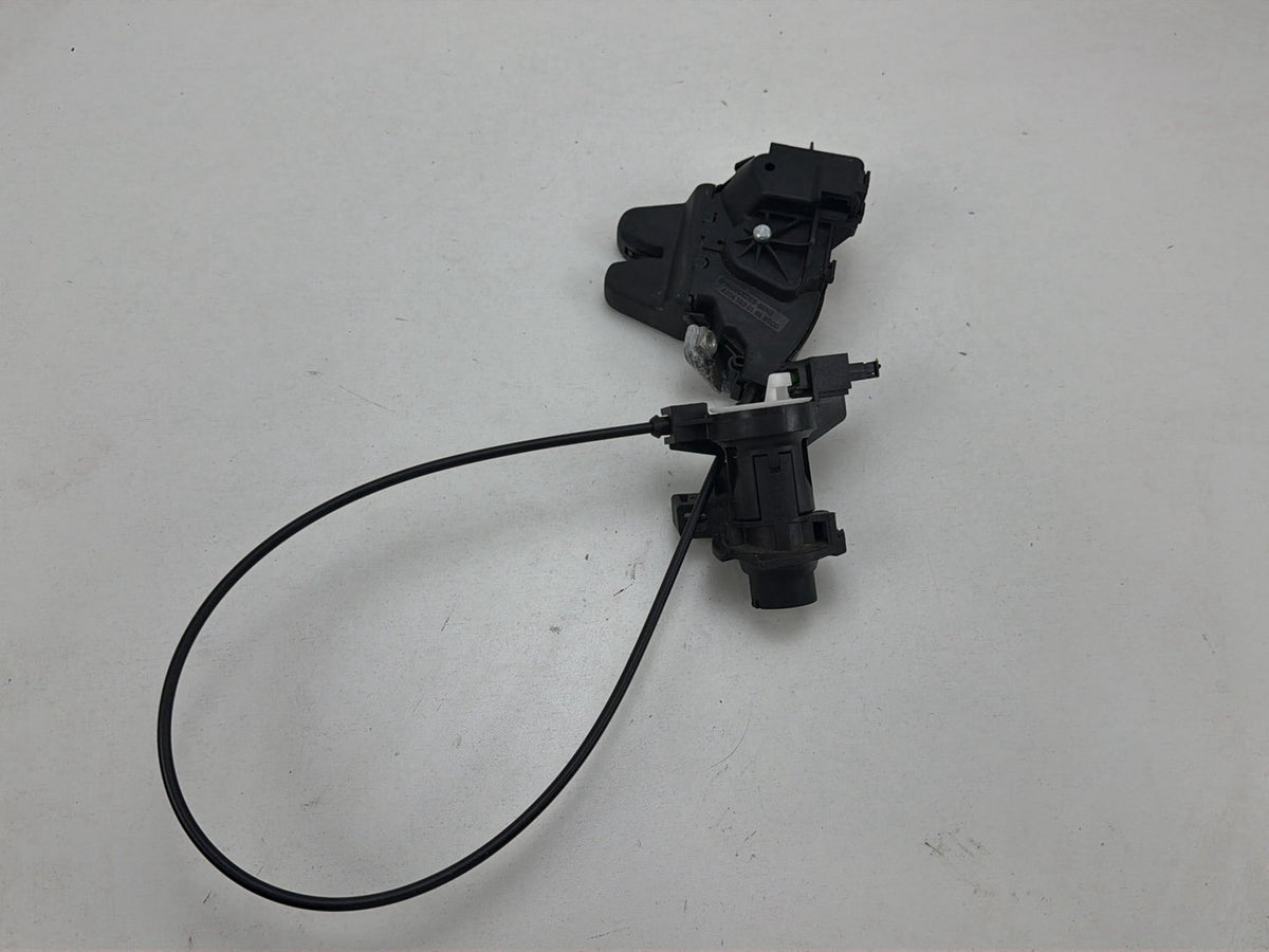 2010-2014 Mercedes-Benz E-Class-Rear Release Lock Latch Handle A2047500195 OEM