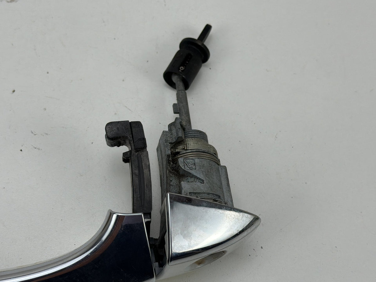 2013-2017 Audi Q5 8R Front Left Side Exterior Door Handle W/Lock Cylinder OEM