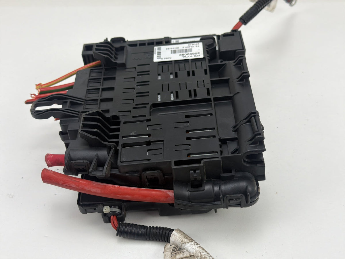 2015-2018 Volvo S60 - Engine Bay Fuse Box 30659092 OEM