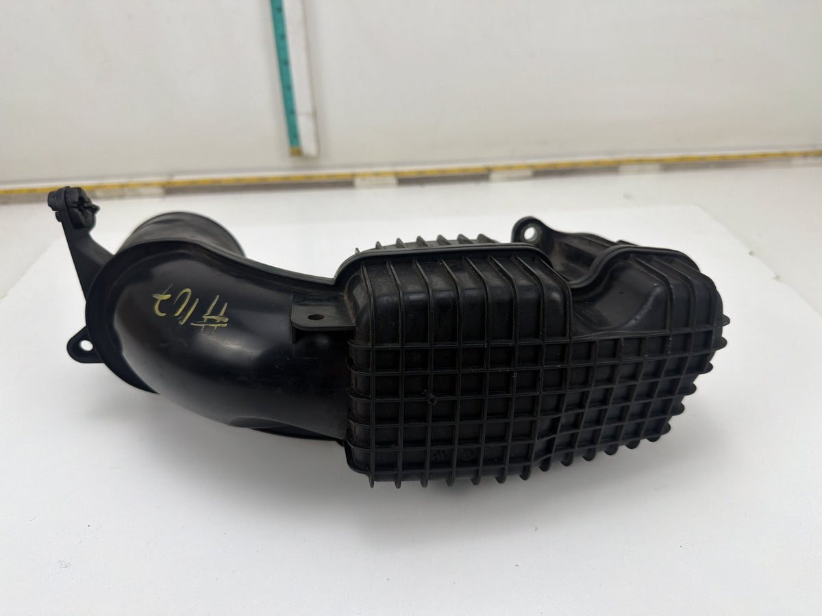 2015-2018 Volvo S60 Engine Air Intake Resonator Chamber Box 31319692 OEM
