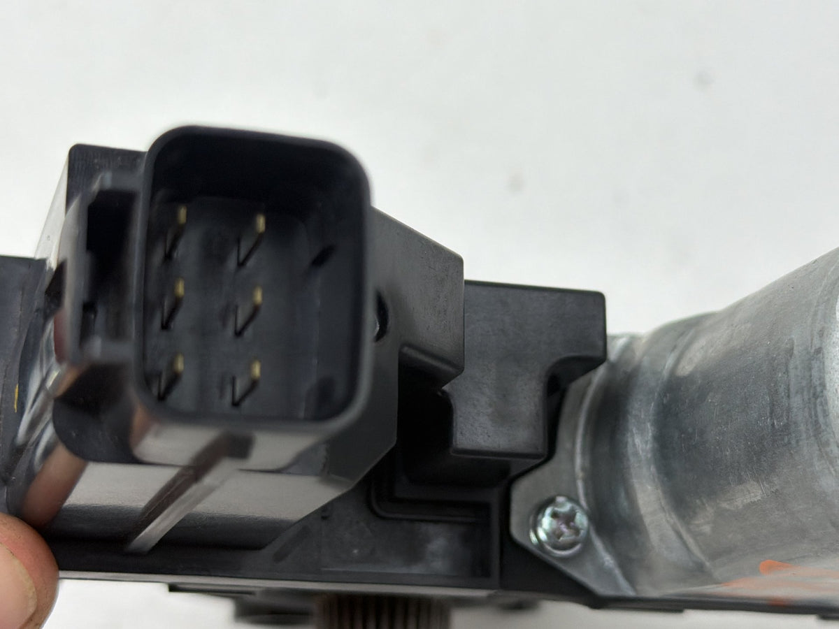 2014-2016 Kia Cadenza Right Front Door Window Motor 82460-3R020 OEM