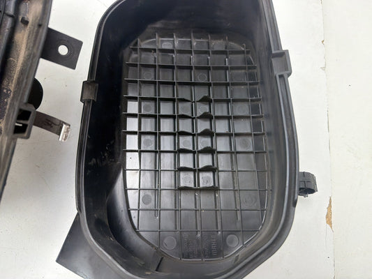 2014-2019 Maserati Ghibli M157 Left Air Intake Cleaner Filter Housing Box OEM