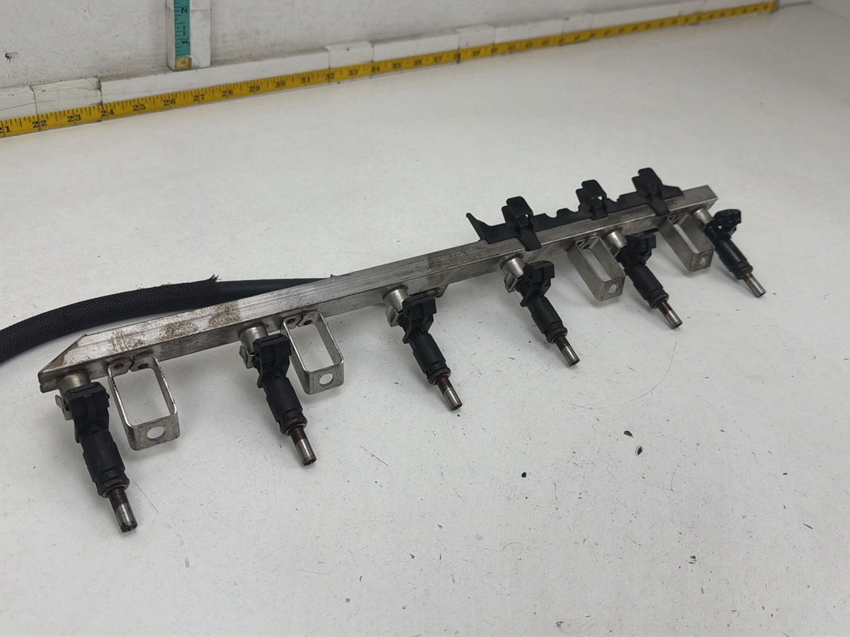 2008-2010 BMW 528i E60 Fuel Injection Rail w/ Injectors 7551498 OEM
