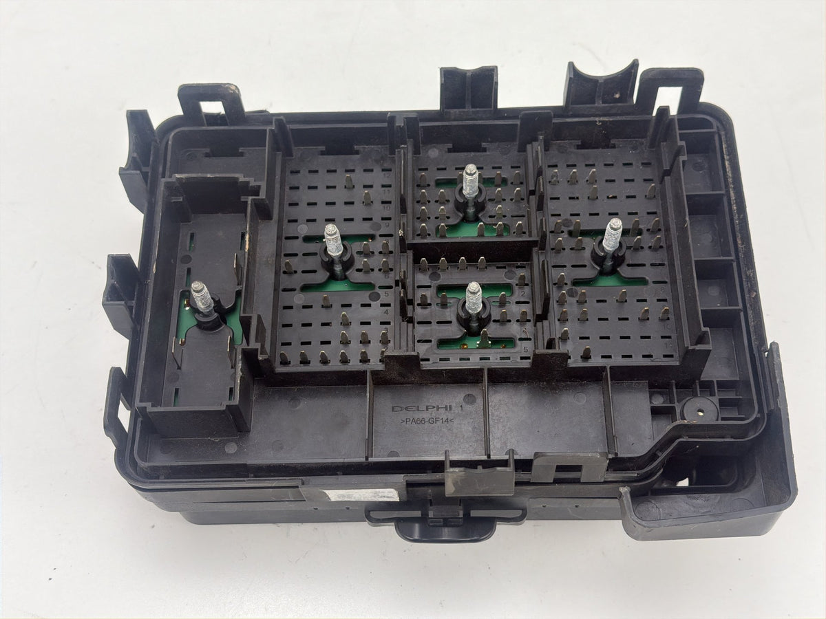 2006-2008 Chevy Cobalt 2.2L Engine Fuse Box OEM