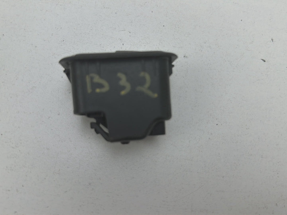 2010-2016 Mercedes-Benz E-Class Trunk Lid Tailgate Open Release Switch OEM