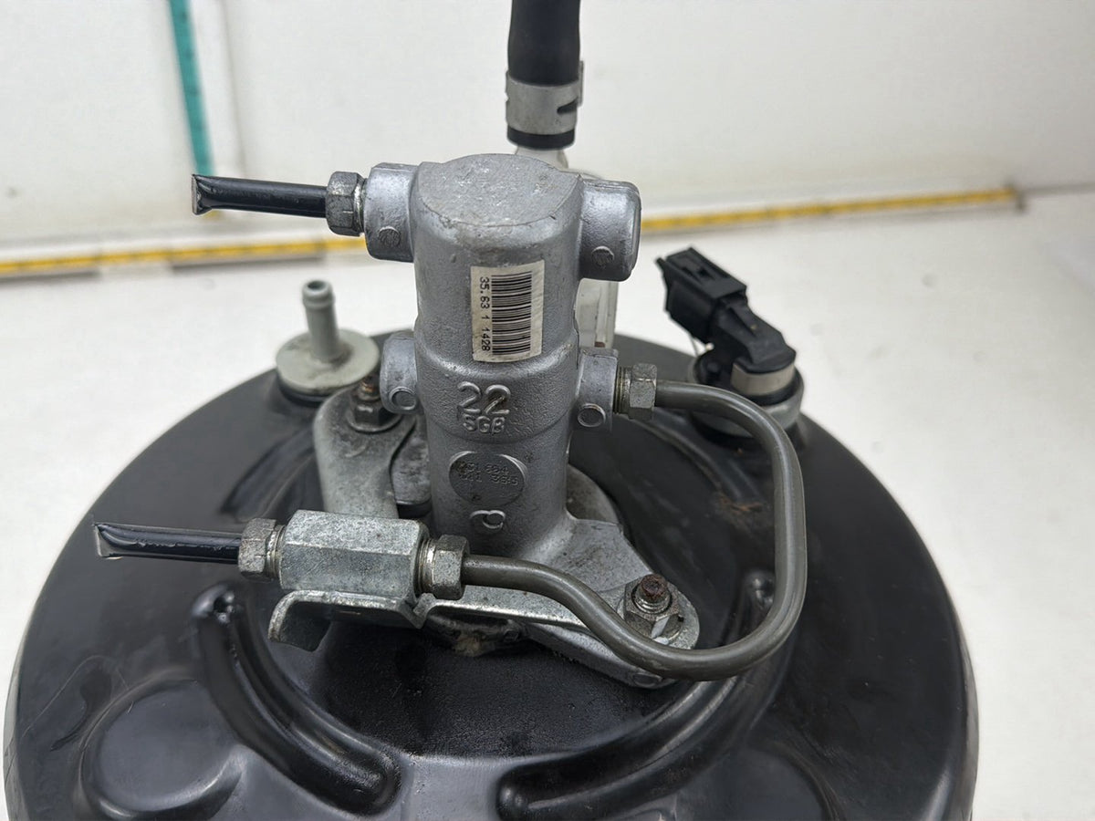 2016-2018 Toyota Sienna L30 - Power Brake Booster & Master Cylinder 6131651 OEM