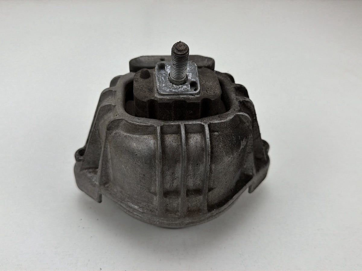 2014 BMW X1 E84 SUV Engine Mount 13981112 OEM