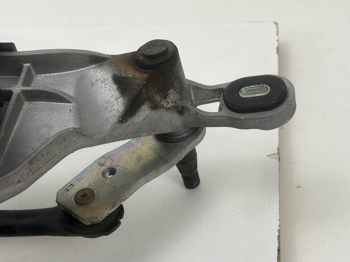 2014-2020 Maserati Quattroporte VI M156 Front Windshield Wiper Motor Linkage OEM