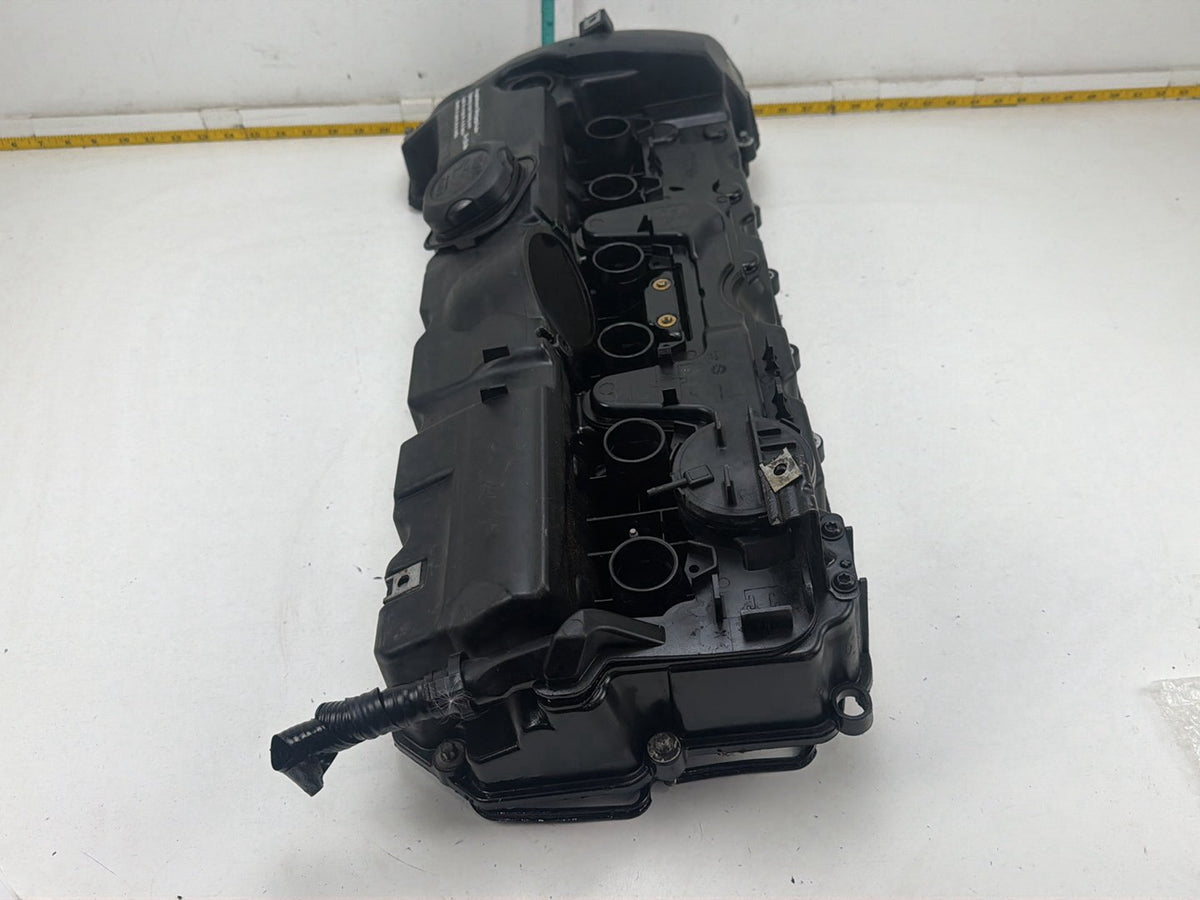 2008-2011 BMW 528i E60 Engine Cylinder Head Valve Cover 477270 OEM