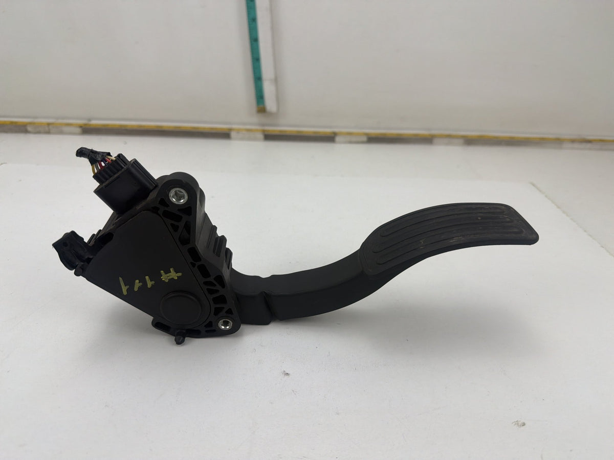 2013-2019 Nissan Sentra Gas Accelerator Pedal 18002 4AF0A OEM
