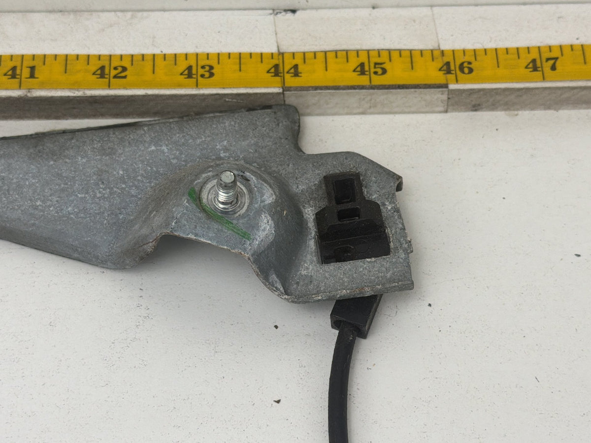 2007-2014 GMC DENALI GMT900 Front Right Side Power Window Regulator W/ Motor OEM