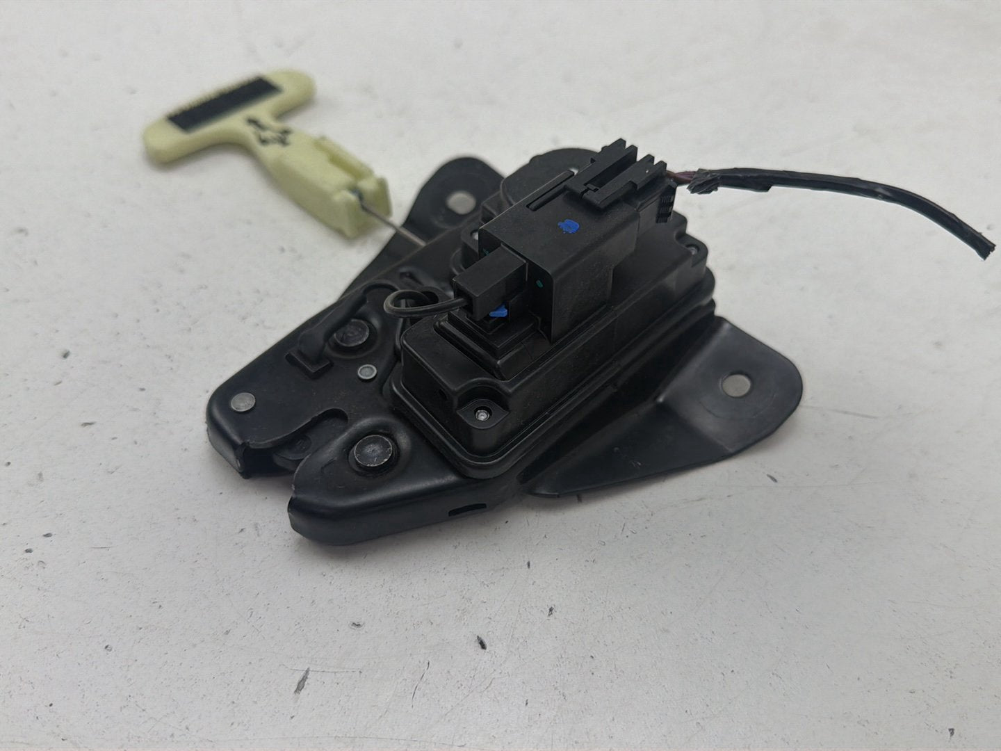 2014-2017 Maserati Ghibli Rear Trunk Lid Latch Lock Actuator w/ Pull Handle OEM