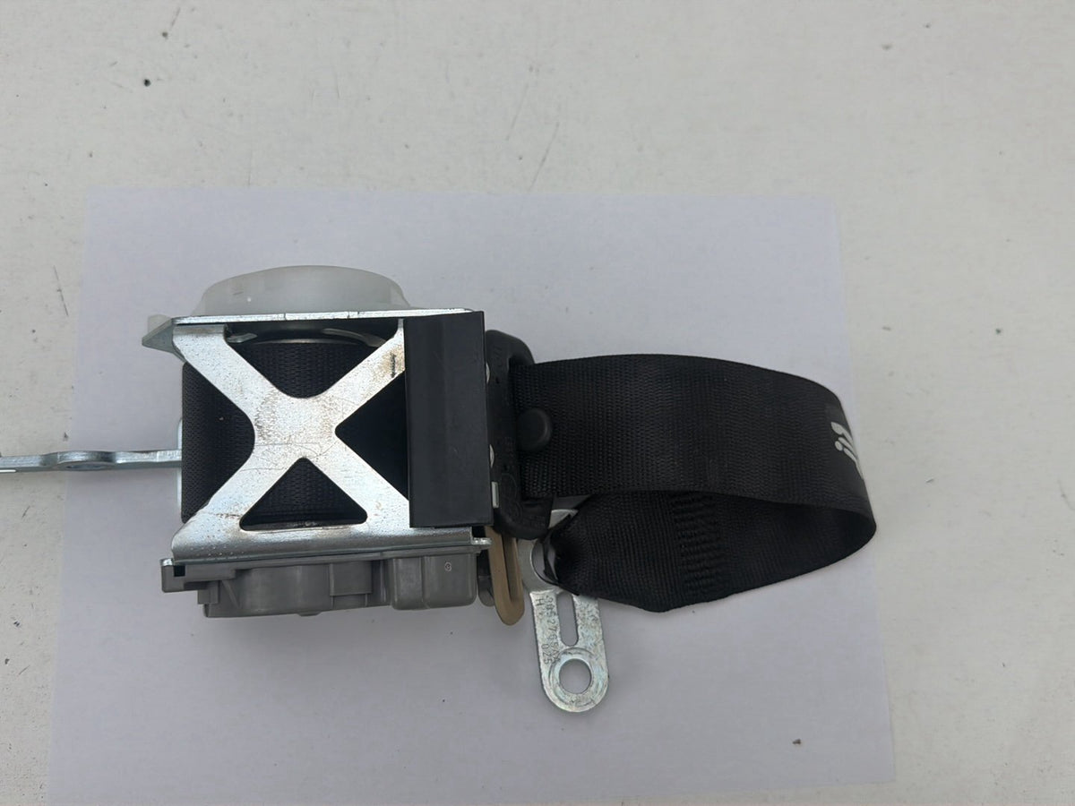 2007-2008 BMW 328xi Rear Right Passenger Side Seat Belt Retractor 7132243 OEM